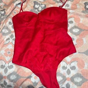 NEW WITH TAGS ZARA Satin effect budtier bodyduit red  size L